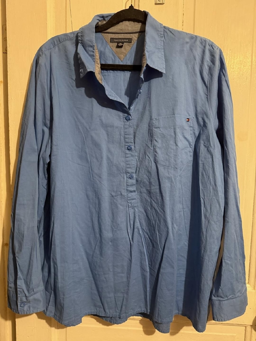 Tommy Hilfiger Women's Light Blue Long-Sleeve Button-Down Shirt